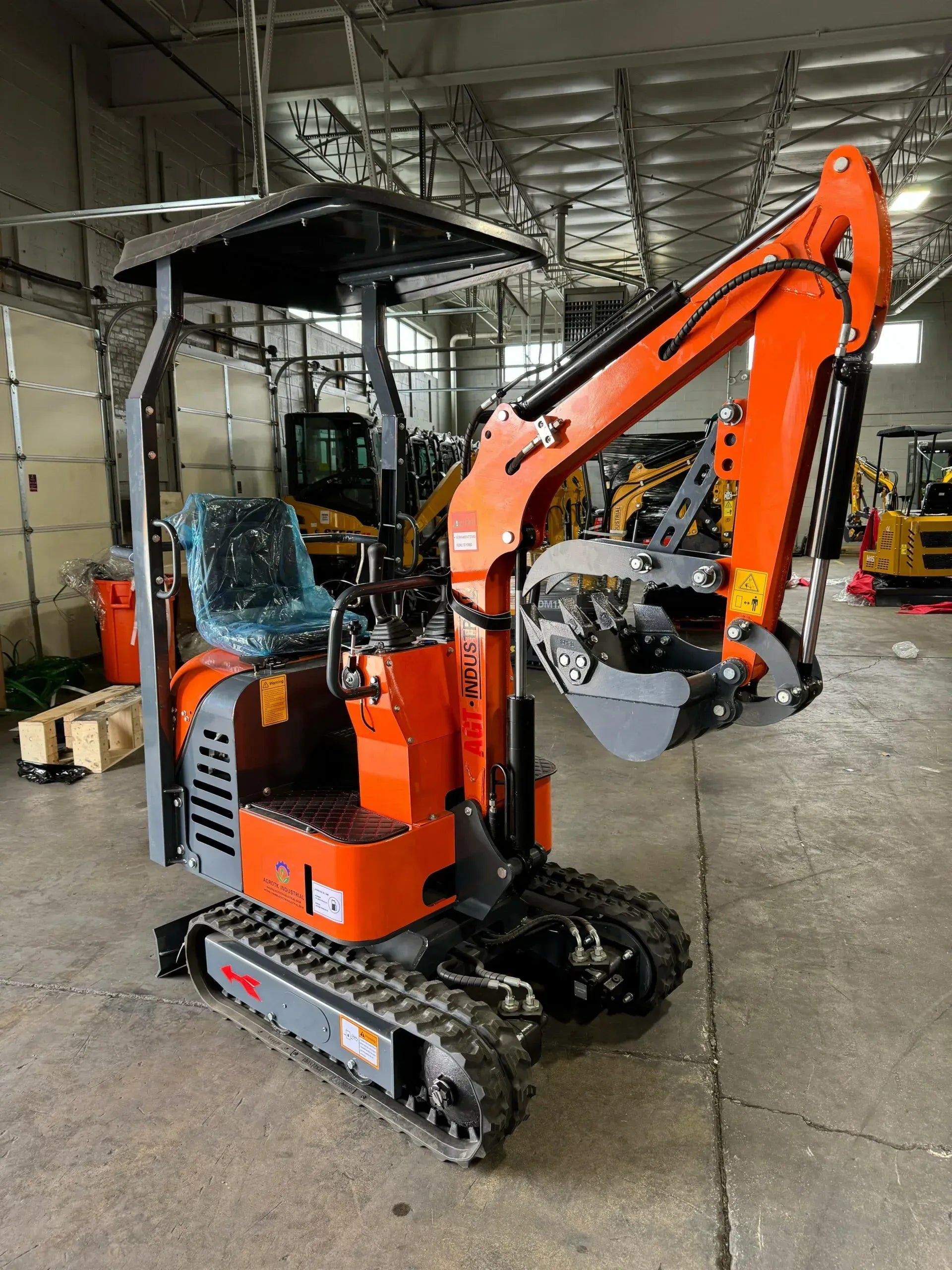 AGT Rato 1-Ton Mini Excavator – 13.5 HP Gasoline Engine by Bidadoo