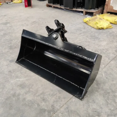 600mm Tilting Bucket: Attachment for TYPHON Mini Excavators USA