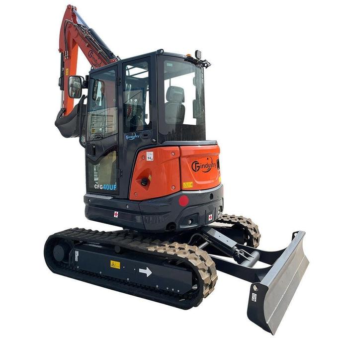 4 Ton, Mini Excavator w/ Diesel Engine, Hydraulic Thumb | CFG-40UF