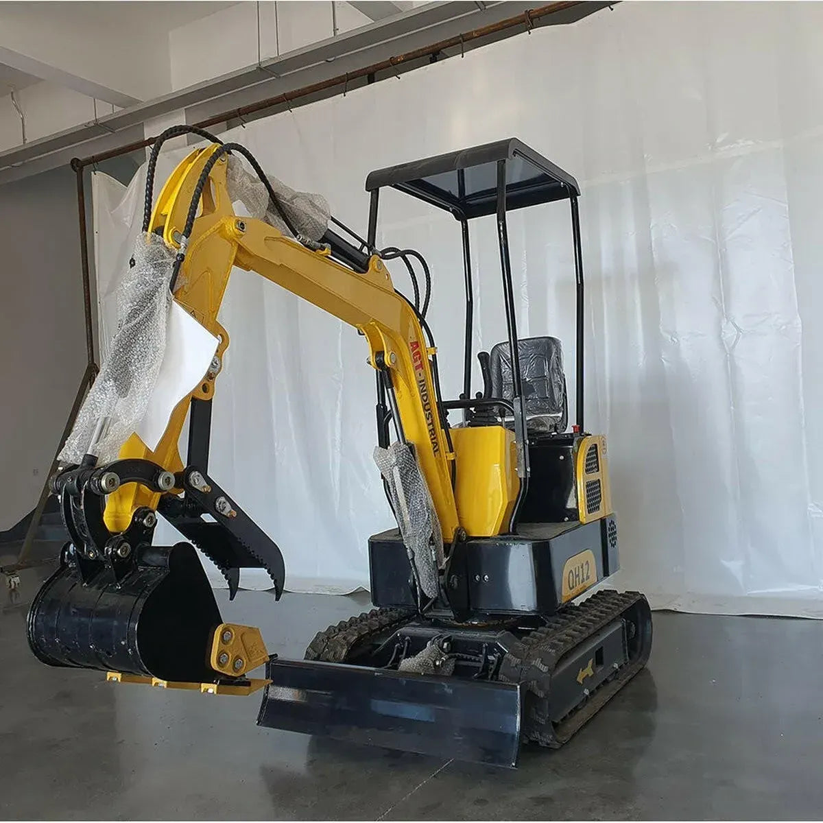 AGT QH12 1-Ton Mini Excavator – 13.5 HP Briggs & Stratton Engine by Bidadoo