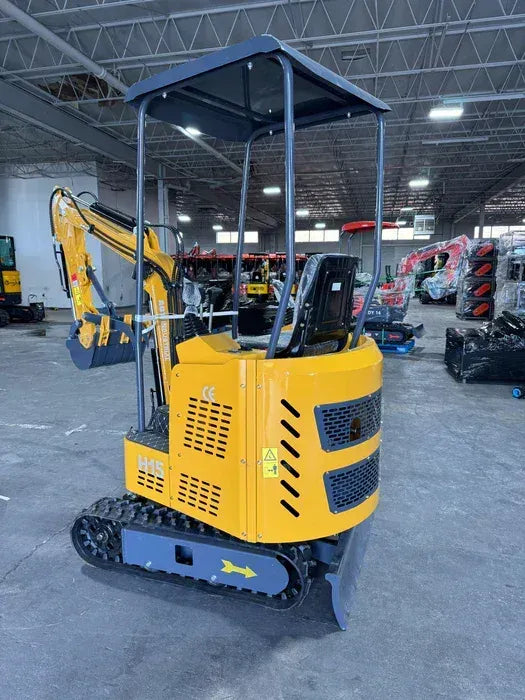 1.5 ton, 13.5HP RATO Mini Excavator w/ pilot control system | AGT-H15R