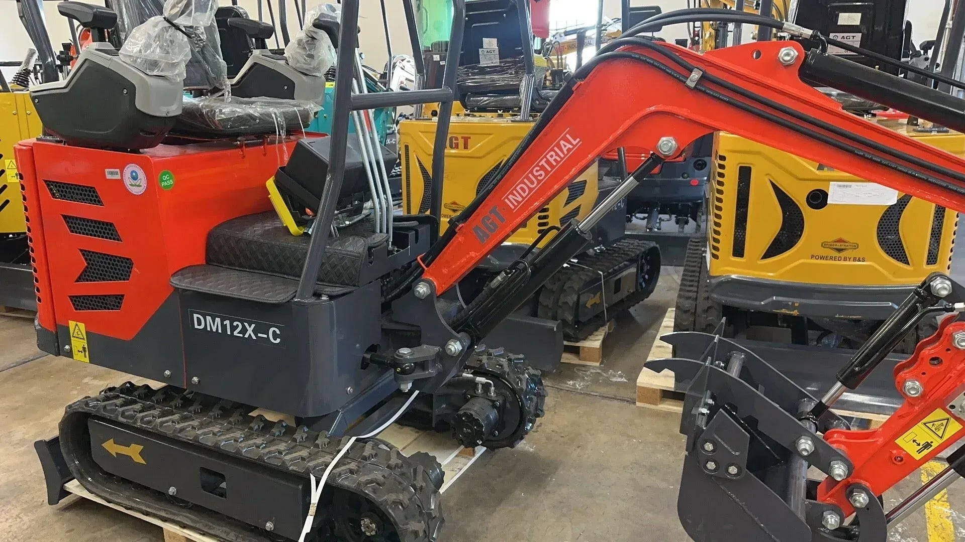 AGT DM12X-C Mini Excavator – Pilot Control, Swing Boom, Hydraulic Thumb by Bidadoo