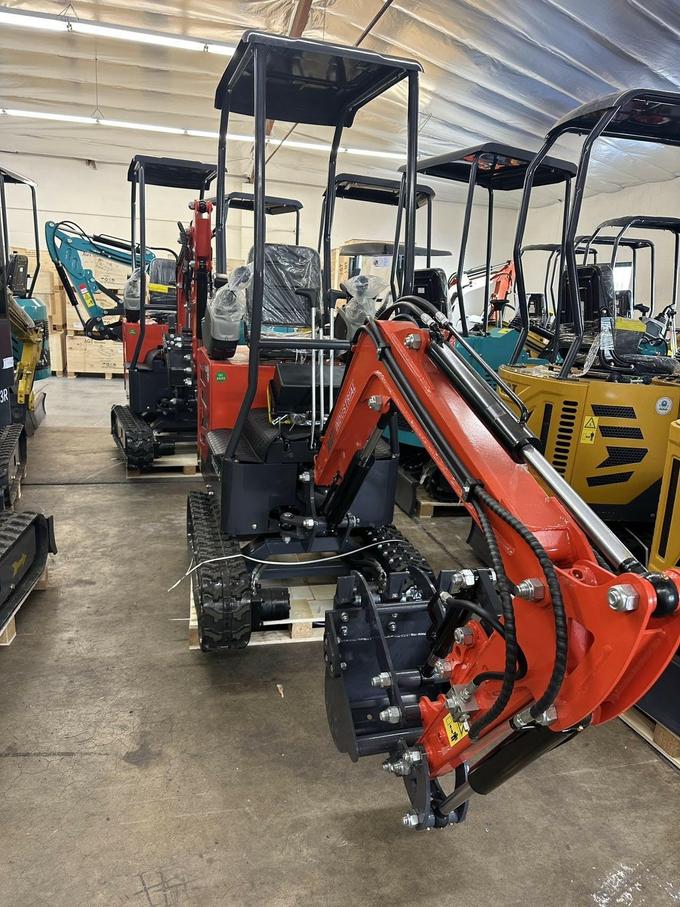 AGT DM12X-C Mini Excavator – Pilot Control, Swing Boom, Hydraulic Thumb by Bidadoo