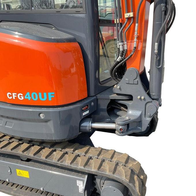 4 Ton, Mini Excavator w/ Diesel Engine, Hydraulic Thumb | CFG-40UF